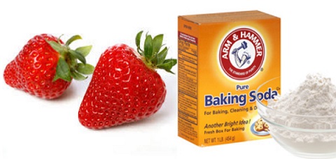 Làm sao để trắng răng bằng baking soda và dâu tây. 